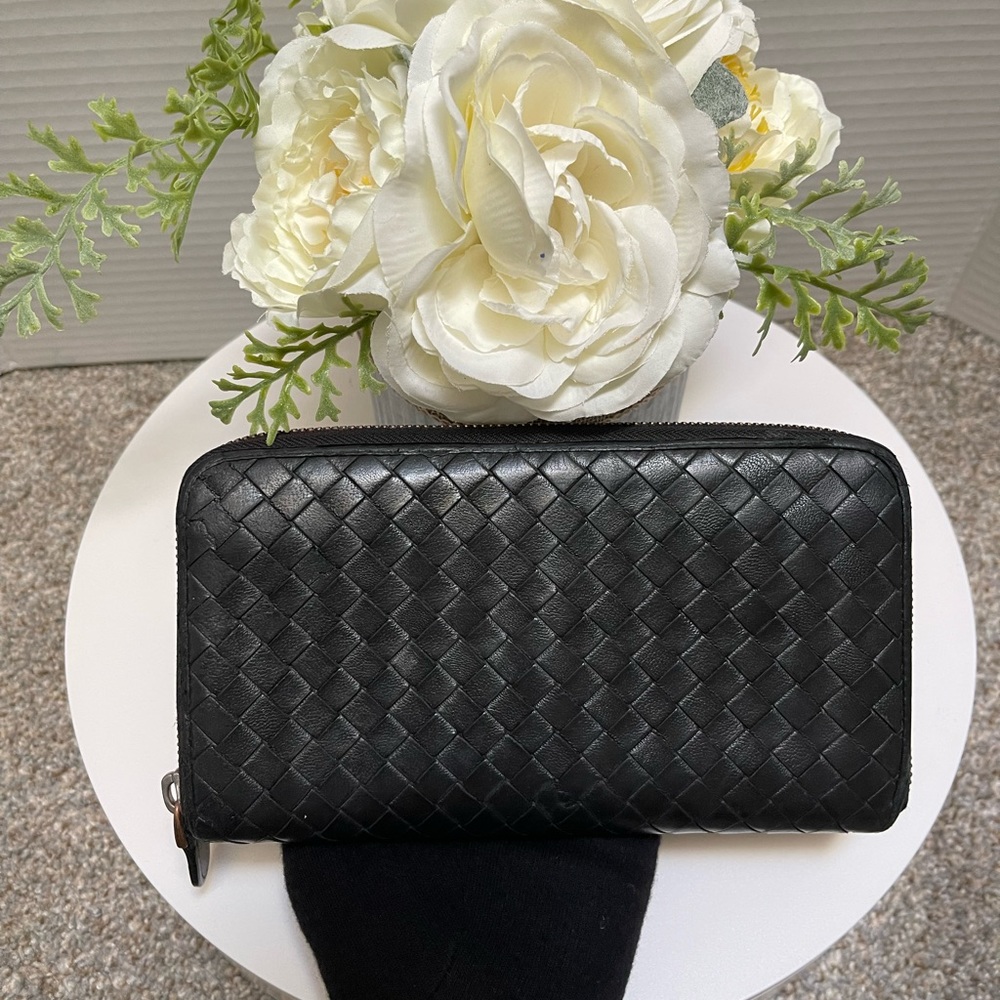 Authentic Bottega Veneta Navy Black Leather Zip Around Wallet